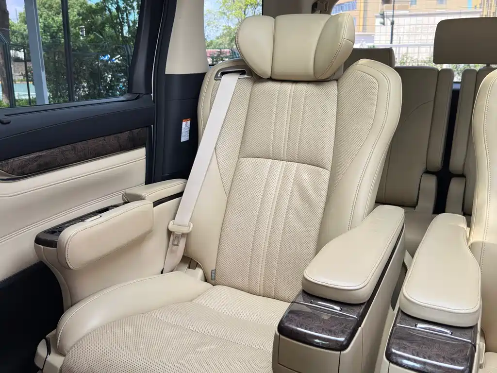 Toyota Alphard 2019 — фото 24