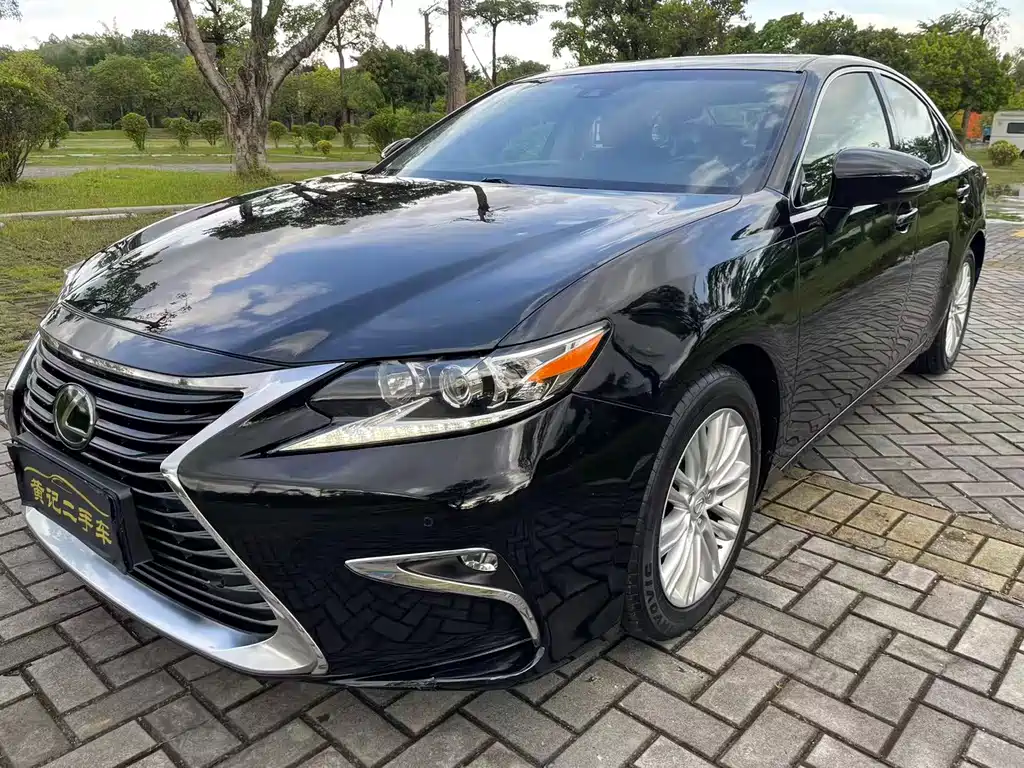 Lexus ES 2015 — фото 9
