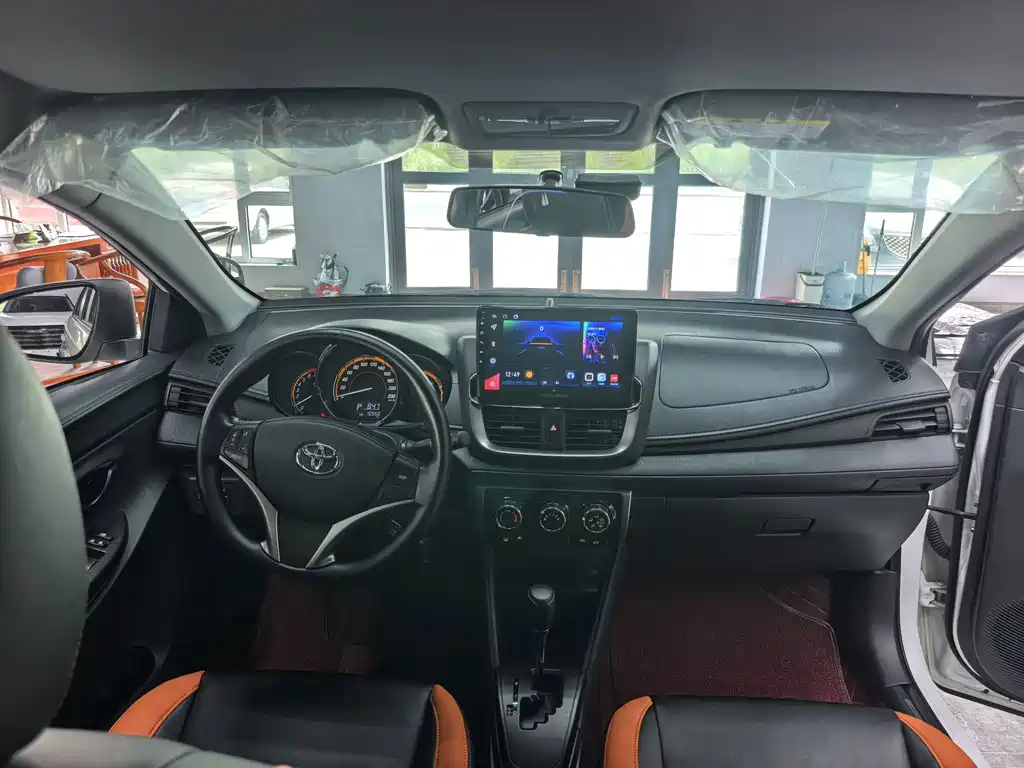 Toyota Yaris L 2022 — фото 8