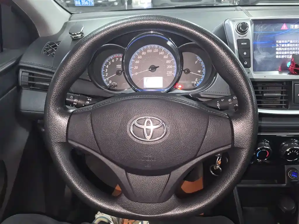 Toyota Yaris L 2018 — фото 11