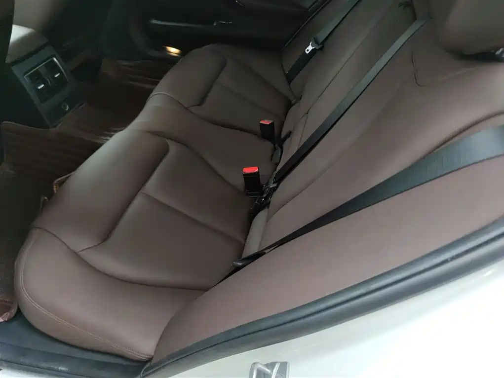 BMW 3 Series 2018 — фото 17