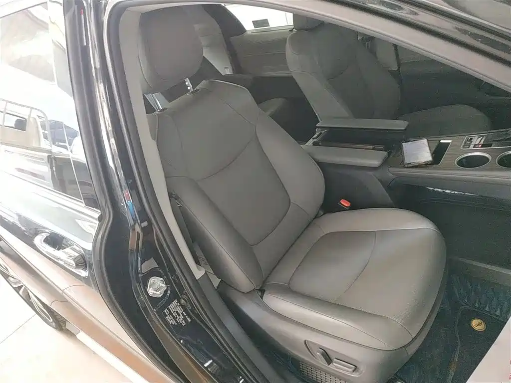 Toyota Granvia 2023 — фото 20
