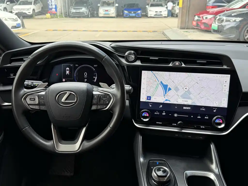 Lexus RZ 2023 — фото 10