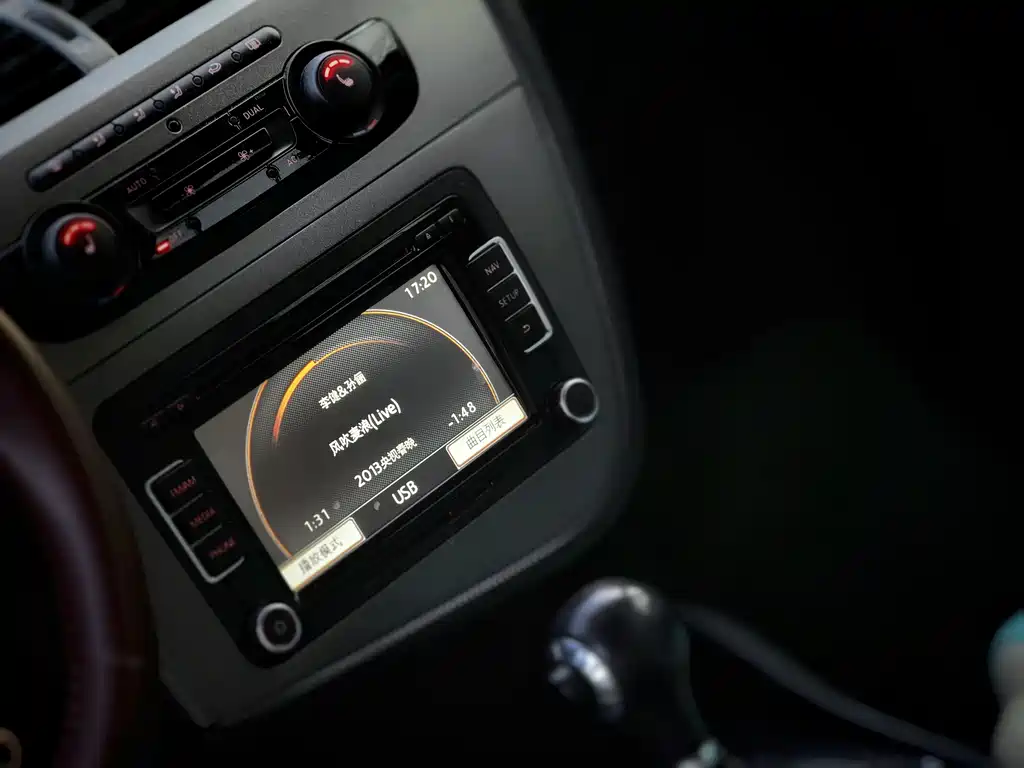 SEAT Leon 2013 — фото 12
