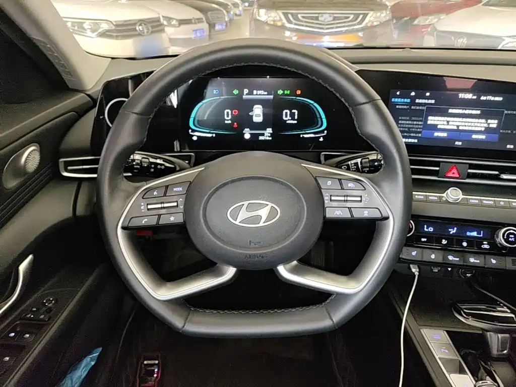 Hyundai Elantra 2024 — фото 11