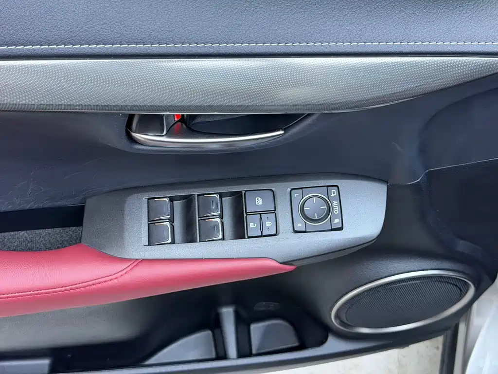 Lexus NX 2021