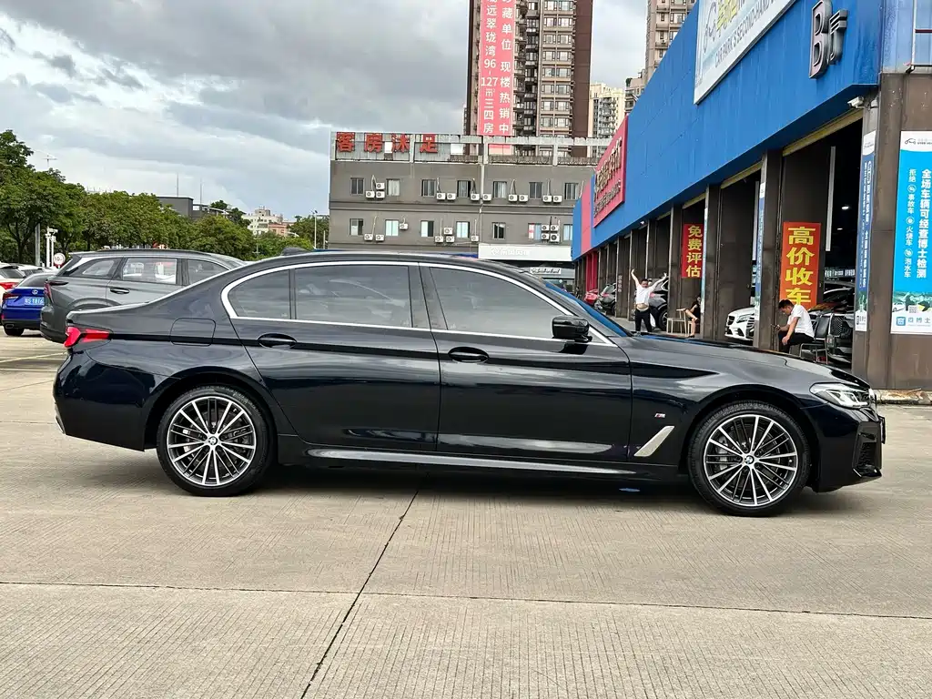 BMW 5 Series 2023 — фото 18
