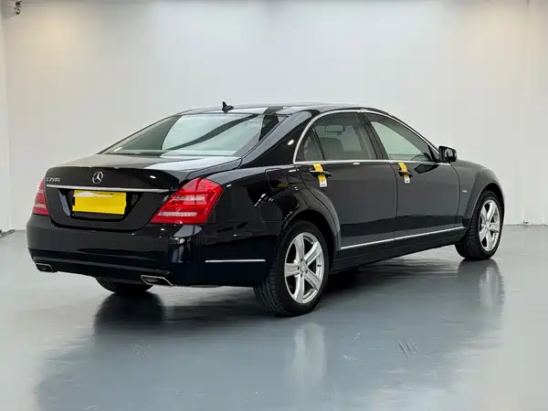 Mercedes-Benz S-Class 2011