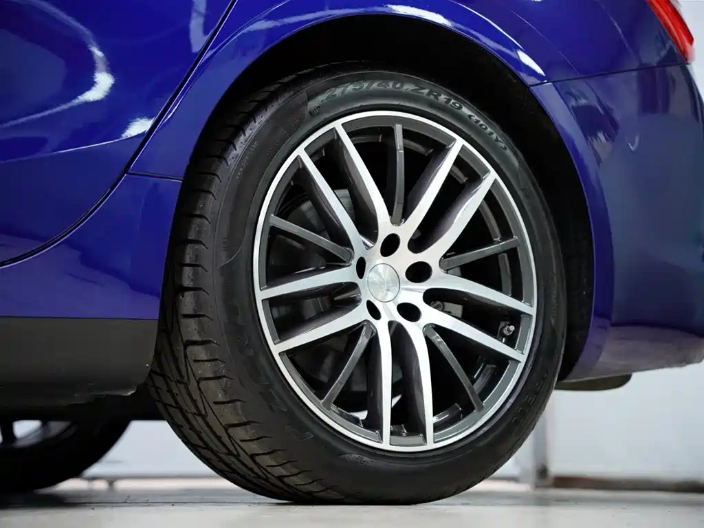 Maserati Ghibli 2019 — фото 23