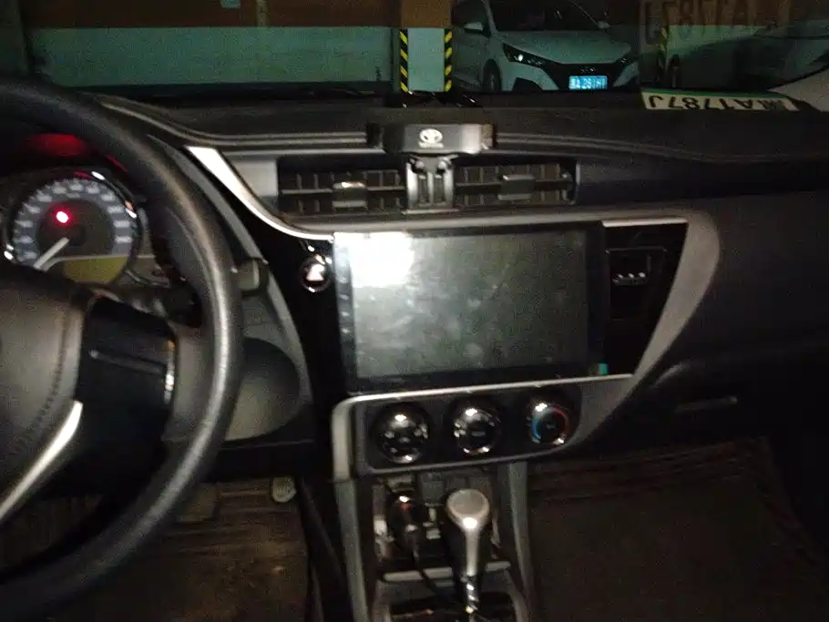 Toyota Corolla 2017 — фото 13