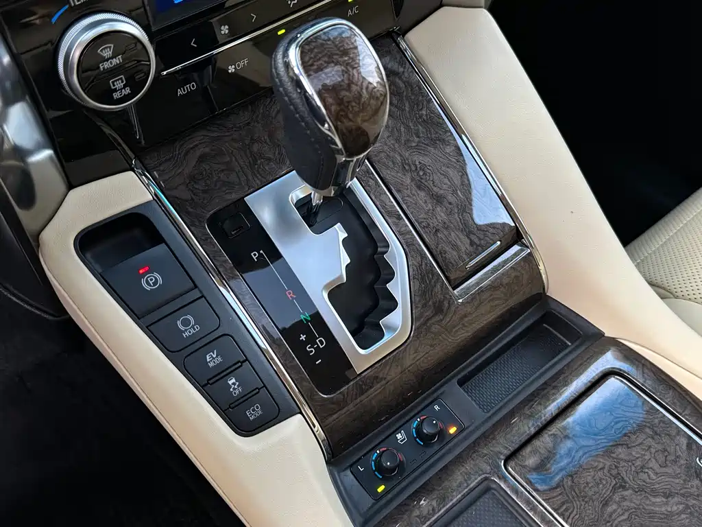 Toyota Alphard 2021 — фото 12