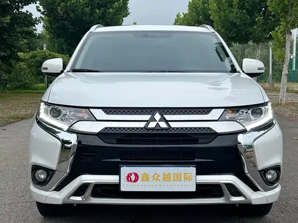 Mitsubishi Outlander 2023