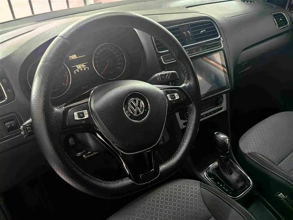 Volkswagen Polo 2015 — фото 8