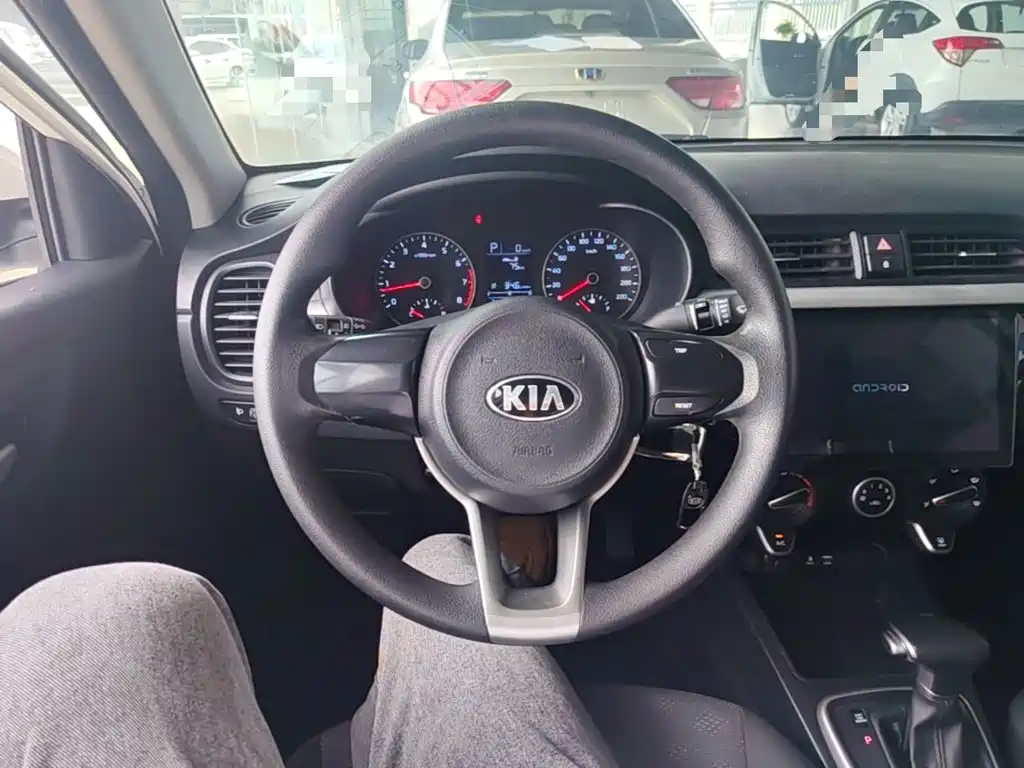 Kia K2 2018 — фото 11