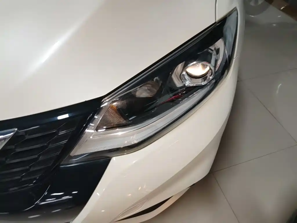 Nissan Tiida 2019 — фото 24