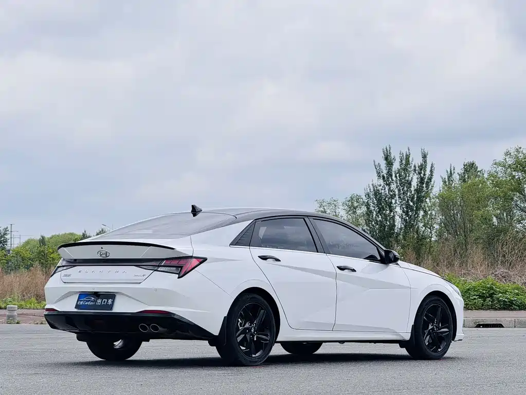 Hyundai Elantra 2023 — фото 4