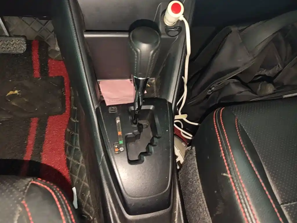 Toyota Yaris L 2020 — фото 14