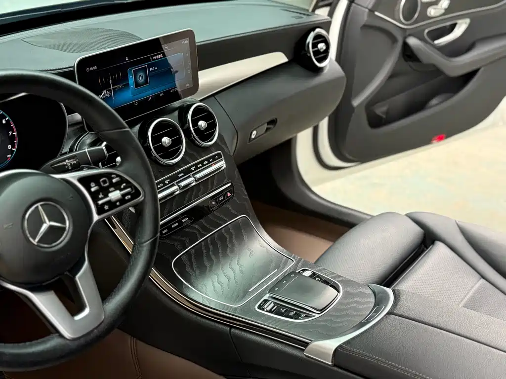 Mercedes-Benz C-Class 2019 — фото 16