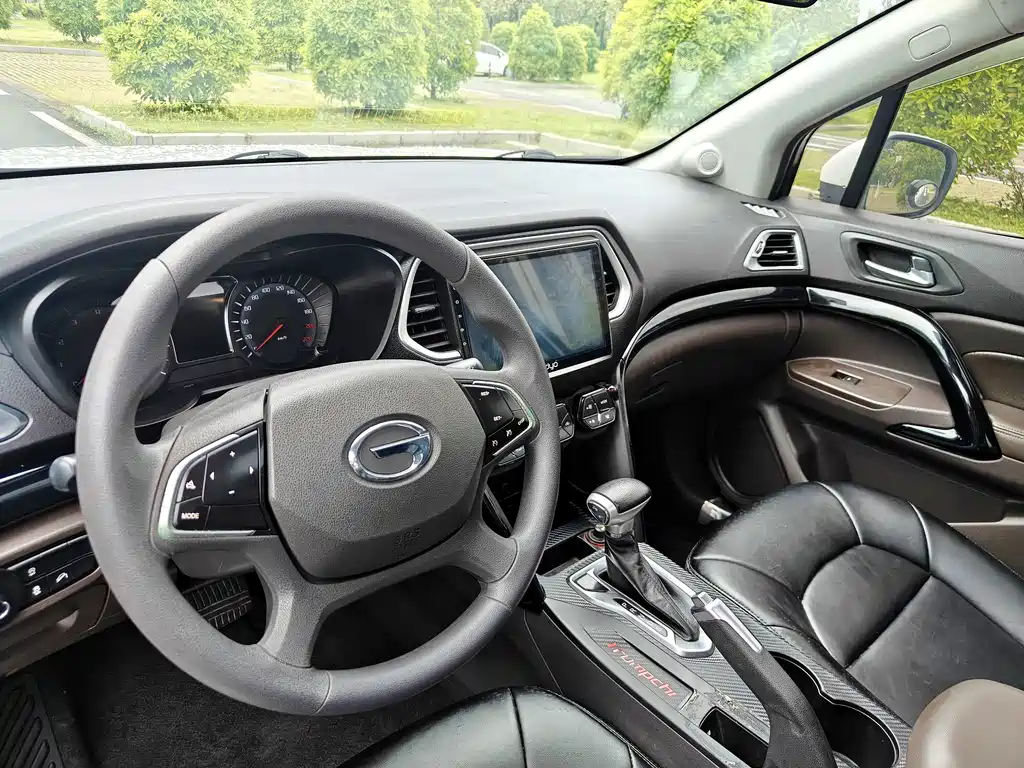 GAC Trumpchi GS4 2015 — фото 13