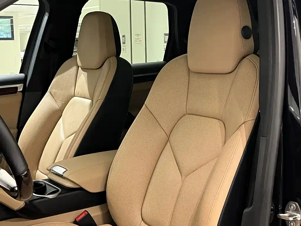 Porsche Cayenne 2017 — фото 16