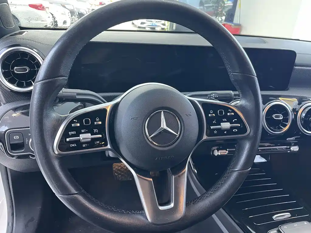Mercedes-Benz A-Class 2023 — фото 9