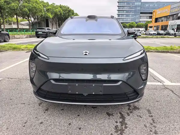 NIO ES8 2023