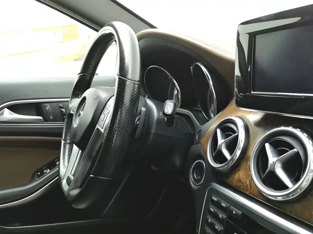 Mercedes-Benz GLA 2015 — фото 22