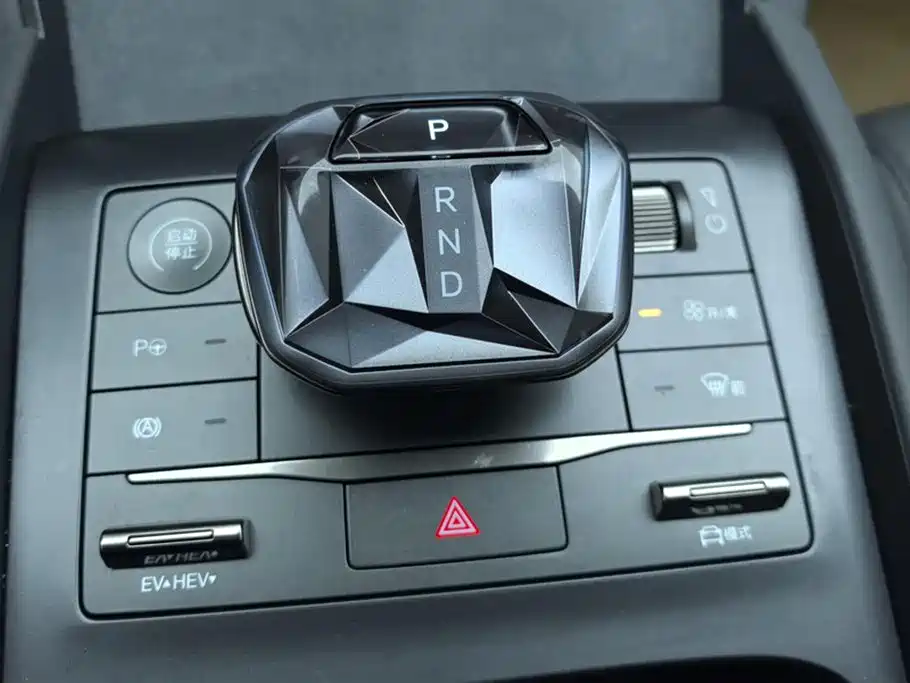 BYD Qin L 2025 — фото 16