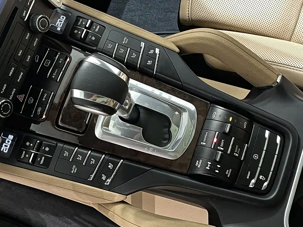Porsche Cayenne 2017 — фото 17
