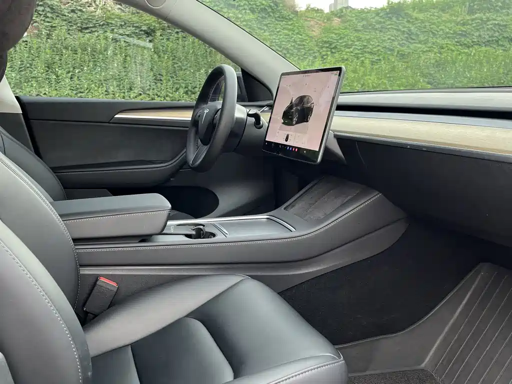 Tesla Model Y 2023 — фото 13