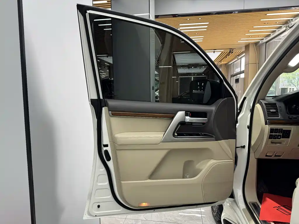 Toyota Land Cruiser 2019 — фото 10