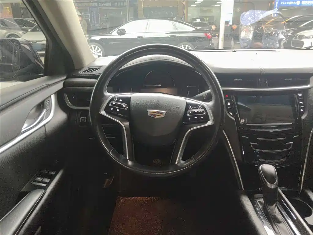 Cadillac XTS 2018 — фото 11