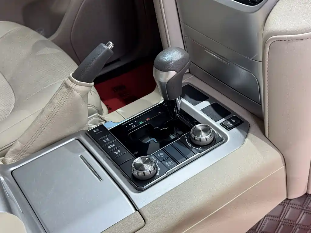 Toyota Land Cruiser 2019 — фото 20