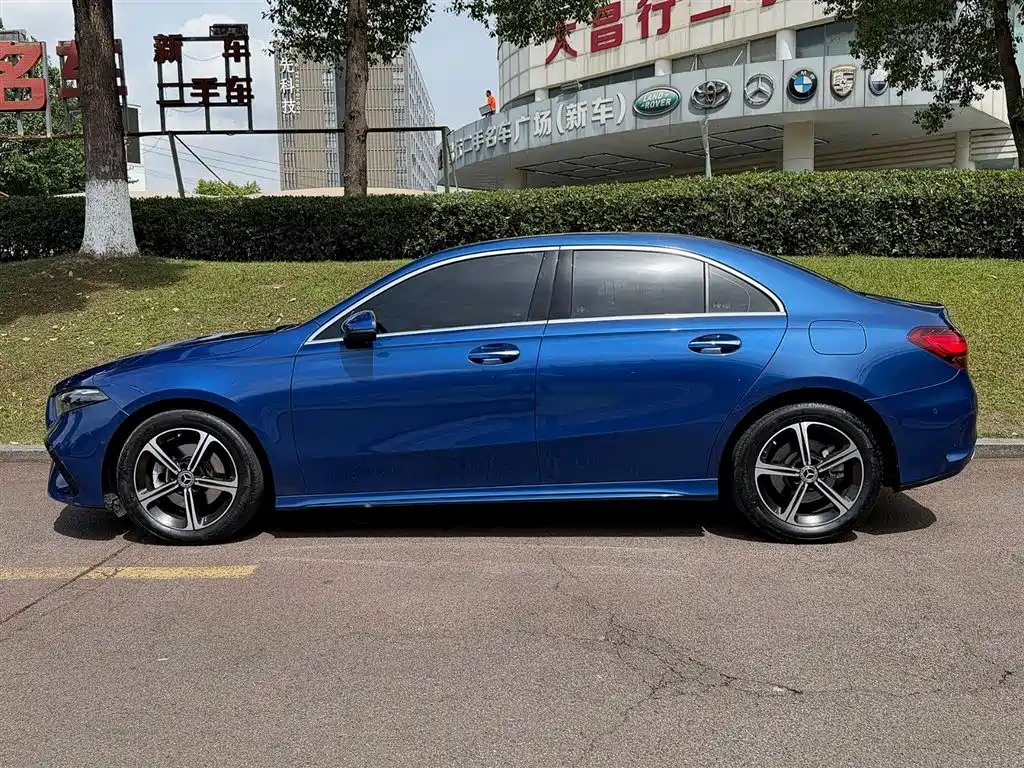 Mercedes-Benz A-Class 2023 — фото 3