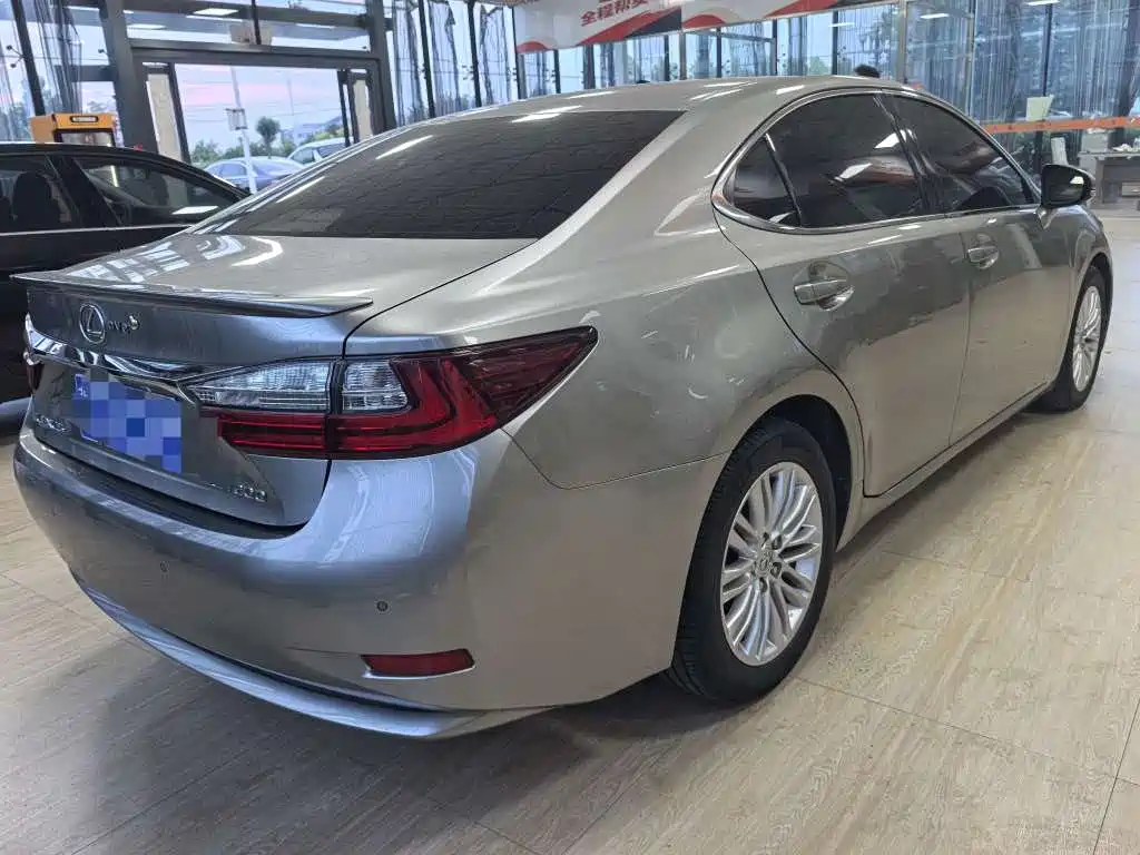 Lexus ES 2017