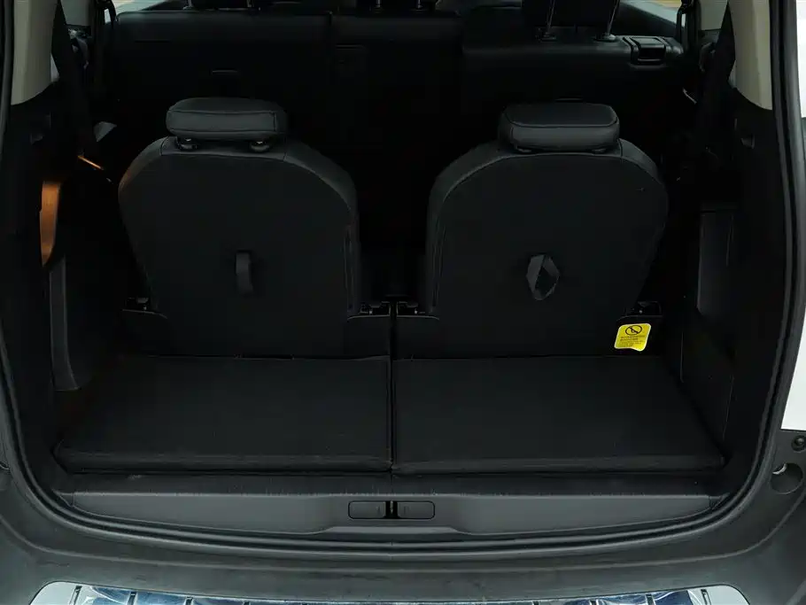 Peugeot 5008 2023 — фото 12