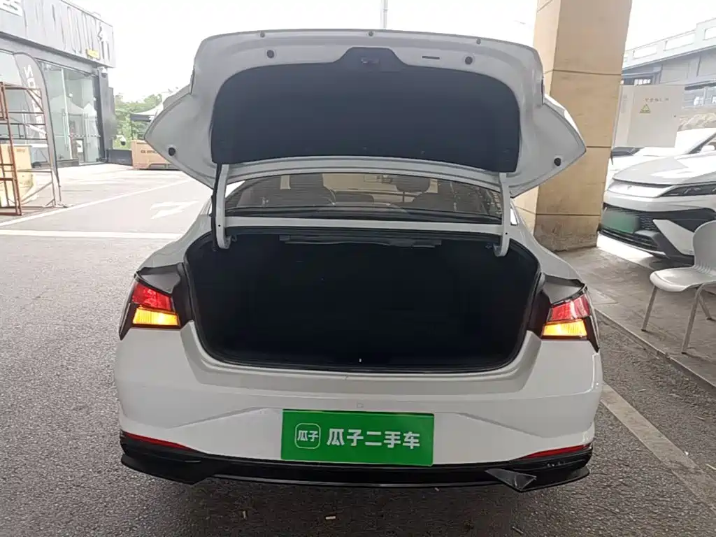 Hyundai Elantra 2022 — фото 19