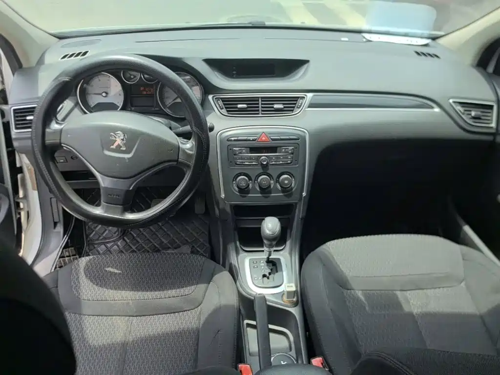 Peugeot 308 2014 — фото 10