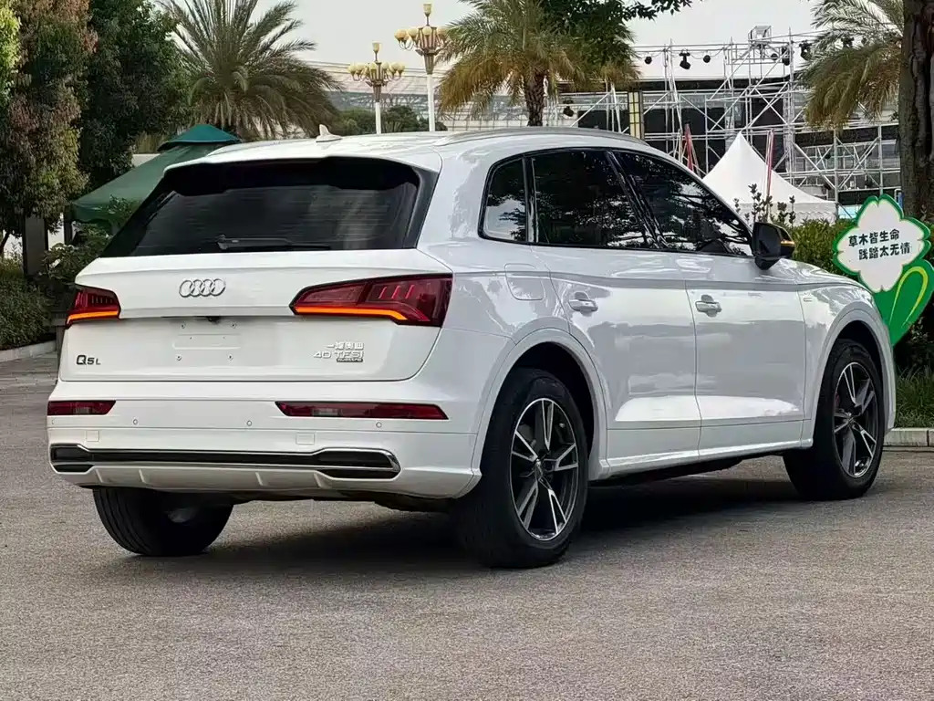 Audi Q5L 2020 — фото 3