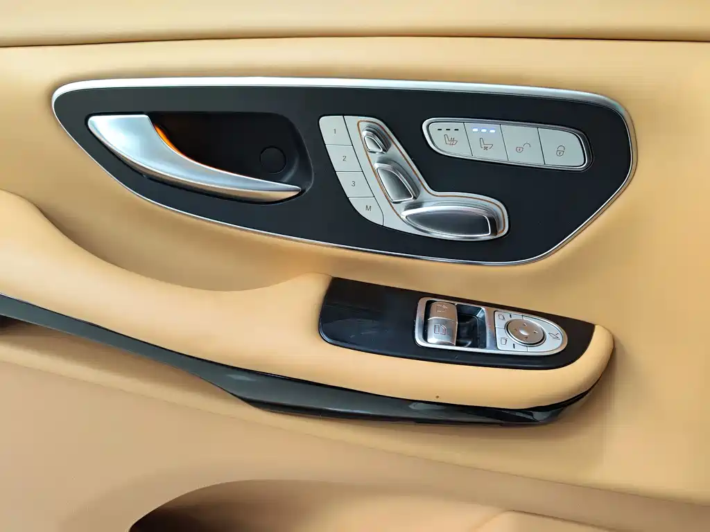 Mercedes-Benz V-Class 2018 — фото 25