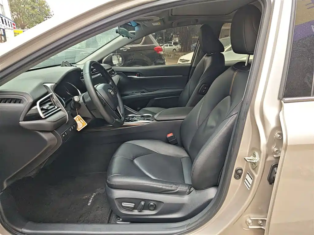 Toyota Camry 2020 — фото 11