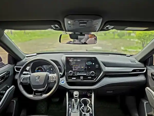Toyota Crown Kluger 2023