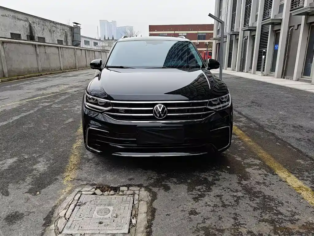 Volkswagen Tiguan L 2023 — фото 2