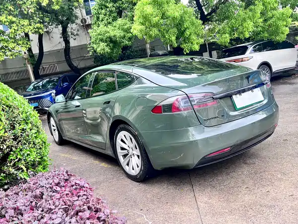 Tesla Model S 2018