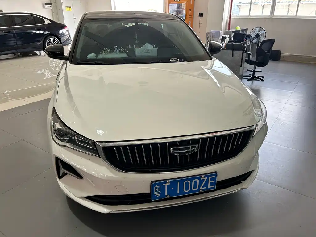 Geely Emgrand 2023
