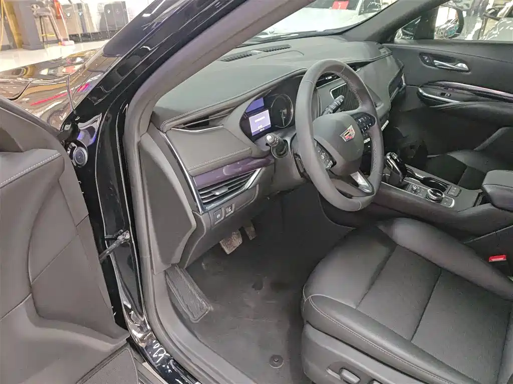 Cadillac XT4 2023 — фото 16