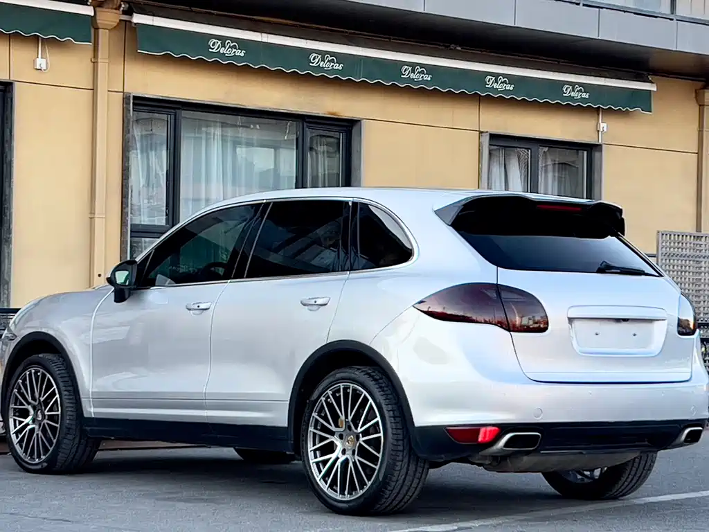 Porsche Cayenne 2011 — фото 6
