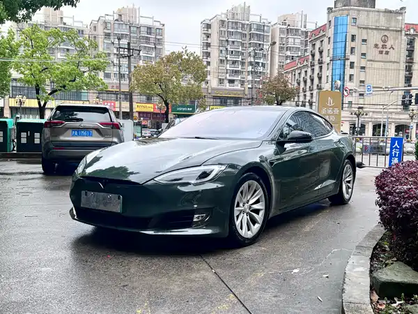 Tesla Model S 2018