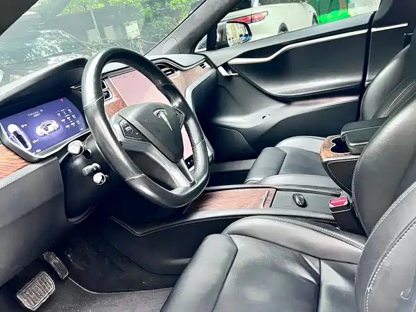 Tesla Model S 2018