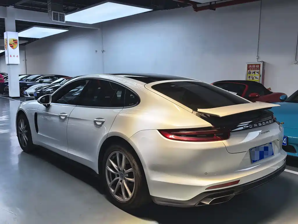 Porsche Panamera 2017 — фото 16